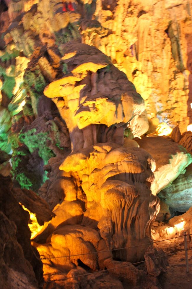 どこか安っぽい