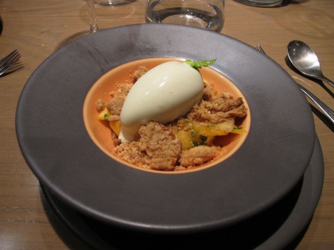 ワタシのデザート　柿とジンジャーブレッド　アイスクリーム添え　長女のが正解だったかな