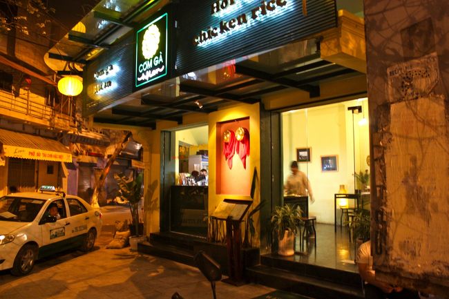 夜ご飯はゲストハウスの横の小綺麗なレストランで。