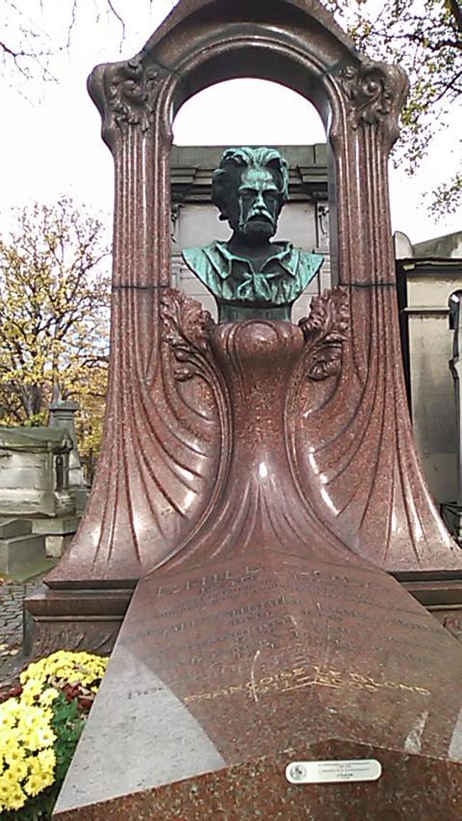 エミール・ゾラのお墓　疲れたのでお墓めぐりはひとつだけで終了<br /><br />