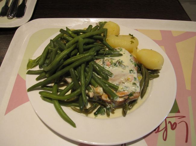 サヤインゲン激盛の下にマグロのグリルが隠れてます<br /><br />