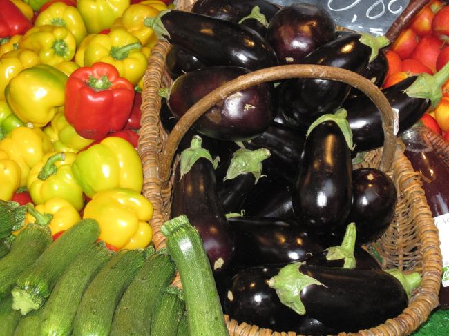 つやつやのナス　天ぷらで食べてみたい<br /><br />