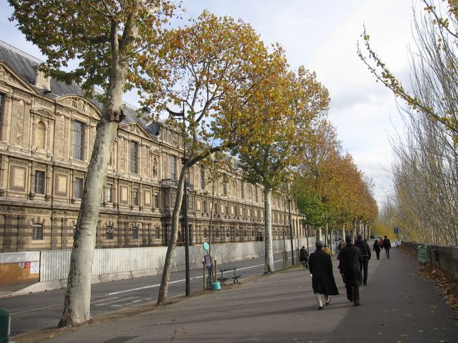 ルーブルからセーヌ沿いの道<br /><br />