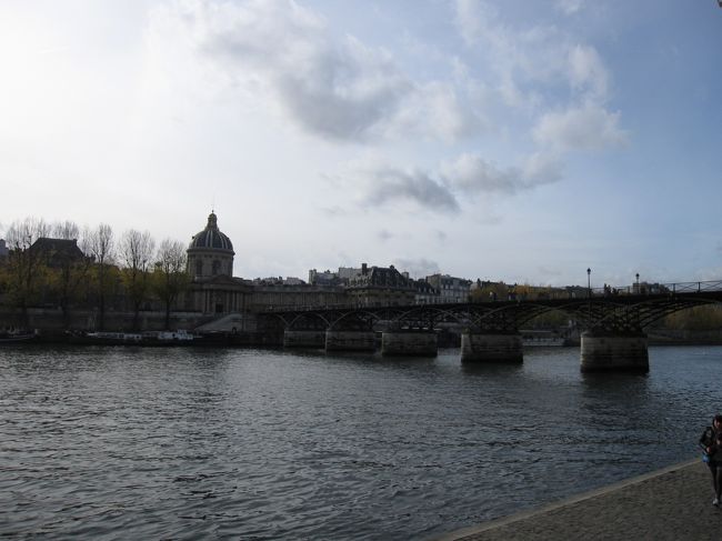 セーヌ河畔からのポン・デ・ザール<br /><br />