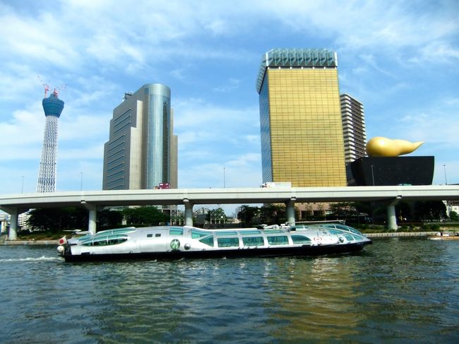 前に同じコースの水上バスに乗ったのはもう10年以上前。いつの間に水上バスはこんな近代的なデザインに！？(驚)<br /><br />宇宙戦艦ヤマトや銀河鉄道999で有名な漫画家松本零士氏デザインの「ヒミコ」