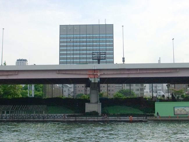 高速道路の向こうは明治座