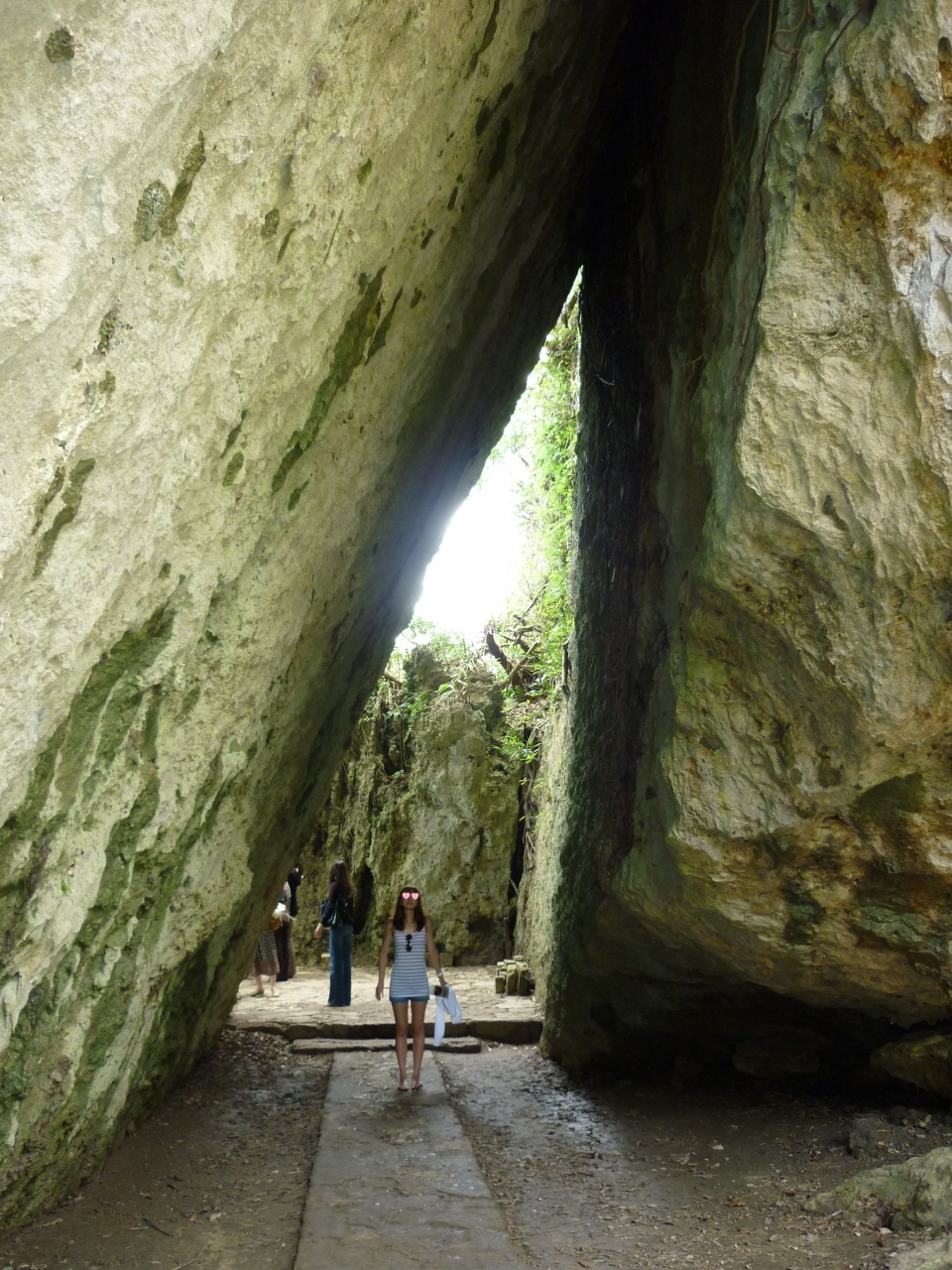 カフェ 『くるくま』が一時間待ちだったので、先にこちらへGO⇒

世界遺産　：　斎場御嶽（せーふぁ うたき と読みます）

パワースポット☆