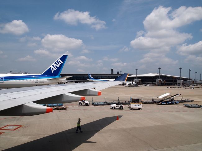 もう少しで出発…！！<br />A380だと思っていたら、普通の飛行機でガッカリ…。そのためにシンガポール航空指定のツアーにしたのに…！！