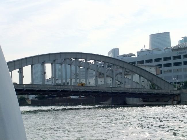 ■その12　勝鬨橋<br /><br />構造形式：可動部＝シカゴ型双葉跳開橋<br />　　　　　固定部＝鋼ソリッドリブタイドアーチ橋<br />橋長：246.0m<br />幅員：22.0m<br />竣工：1940年（昭和15年）6月<br /><br />日本で現存する数少ない跳開橋だそうですが、1980年に電力供給がストップして今は開かないそうです