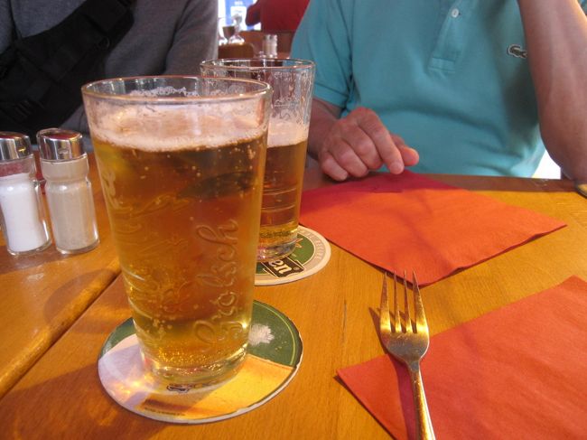 結局パスツール通りまで歩いてしまい、街角カフェで夕食