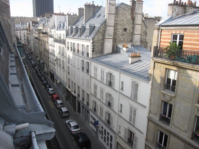 ホテルからの眺め　モンパスナスタワーが見えます