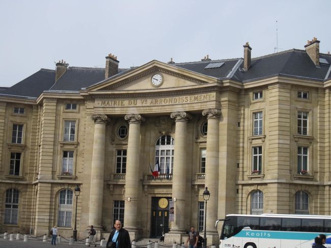 5区区役所<br /><br />お役所も趣あります