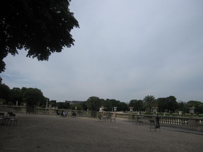 そこここにベンチや椅子があり、のんびり日光浴を楽しめます