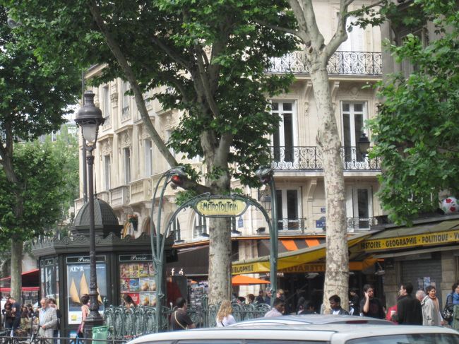 アール・ヌーヴォー様式のメトロ入口