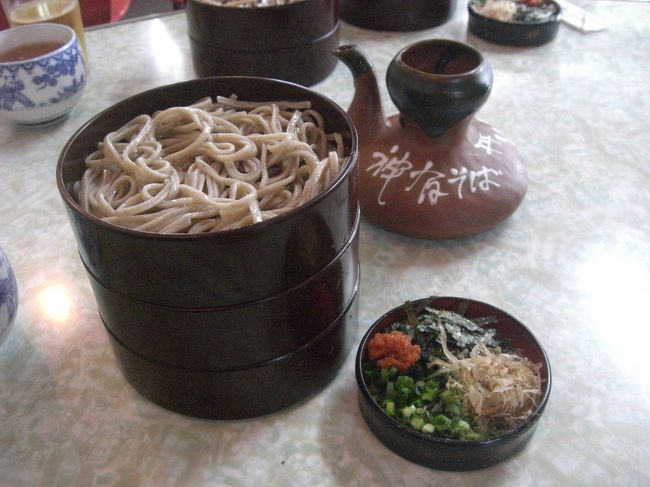 まずは腹ごしらえ。<br />バス停近くのやや寂しげなお店へ。<br />味は普通でした。