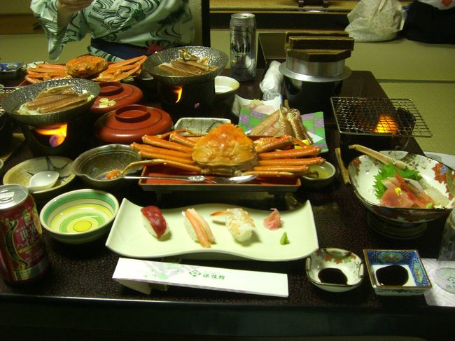 宿について夕食です。<br />カニつきのコース。<br />