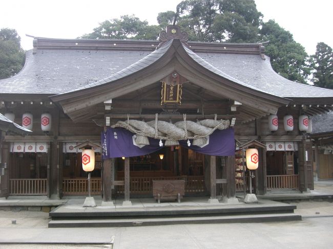 翌朝は早くから八重垣神社へ。<br />水の上に紙を浮かべて沈むのを待つ占い？をしてきました。<br />早く自分の近くで沈むと身近な人と早い時期に、<br />遠くで沈むのが遅いと結婚するのも遅いそうです。