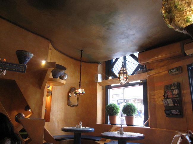 Creperie des Arts 混んでいたので姉妹店に連れて行かれる<br />値段は同じだと言ってましたが<br /><br />内装もなかなかお洒落で美味しかった