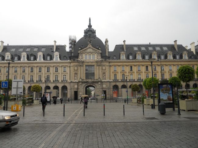 郵便局(北側)とレピュブリック広場