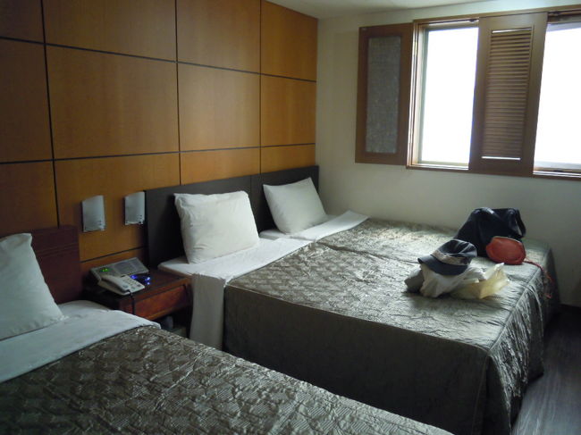 ★リースホテル★<br /><br />泊まるだけと割り切っていたけど、正直どんな部屋が当たるのかな（笑）<br />ツインの予定がトリプルに！広いのは嬉しい♪<br />口コミで噂のシャワーカーテンのカビはなし！<br />他、いろいろとマイナスな情報は予習していたので、驚きはしなかったかな。リサーチ、恐るべし。