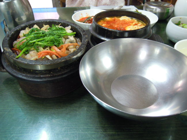 ★海鮮栄養石焼ご飯★<br /><br />牡蠣、海老（気持ち小さいかな）、セリ、椎茸、銀杏なと。<br />絶妙なコンビネーションでいい味が出てます。