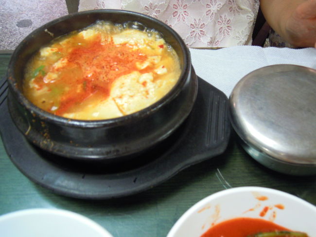 ★豆腐鍋★<br /><br />あさりも入っててめっちゃ美味しかった！<br />これは確か5000ｳｫﾝ<br />石焼ご飯とサイダー1本で、全部で15000ｳｫﾝくらい。<br /><br />また行きたい、お店です。<br />一件目はアタリ〜っ！