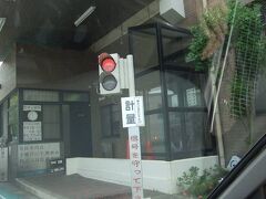 １１２４．次に車ごと重量計に乗る。