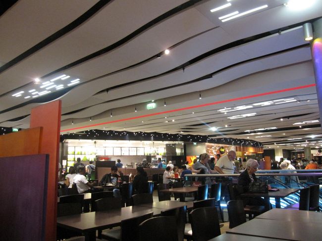 カルーゼル・ド・ルーブルのフードコート