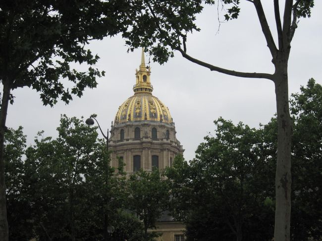 6月15日<br /><br />張り切ってロダン美術館に向かう途中に見えたアンヴァリッド<br /><br />なんと11時から開館のため凱旋門へ向かう