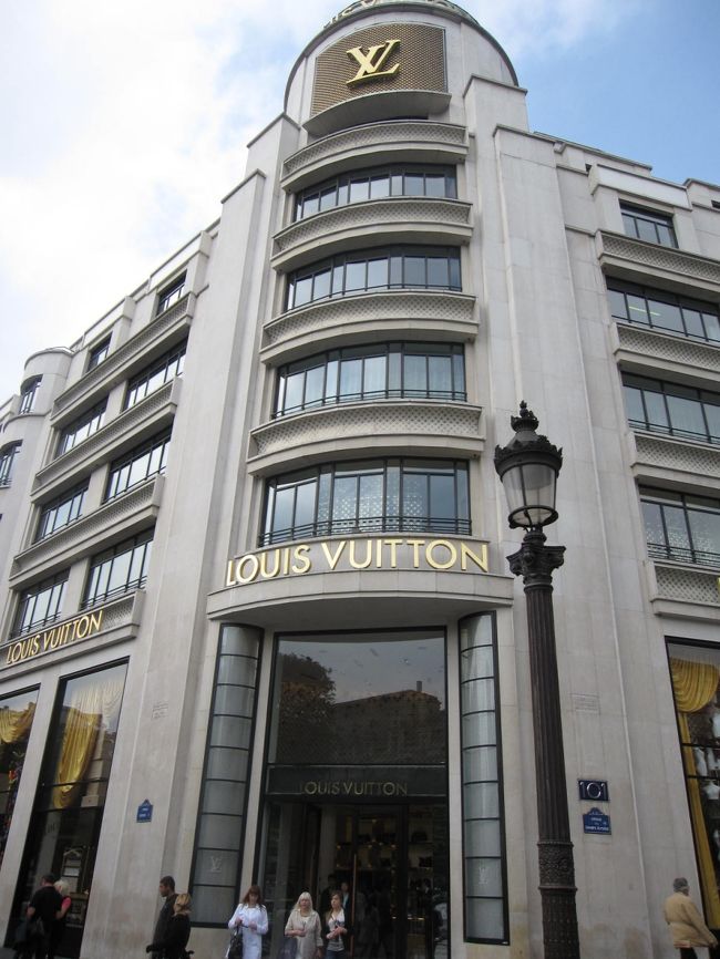 ルイ・ヴィトン本店<br /><br />今回も足踏み入れず