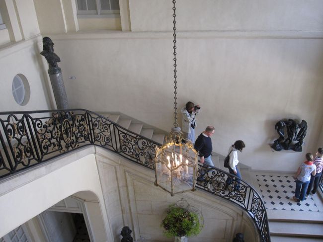 まさに大邸宅のゴージャス階段