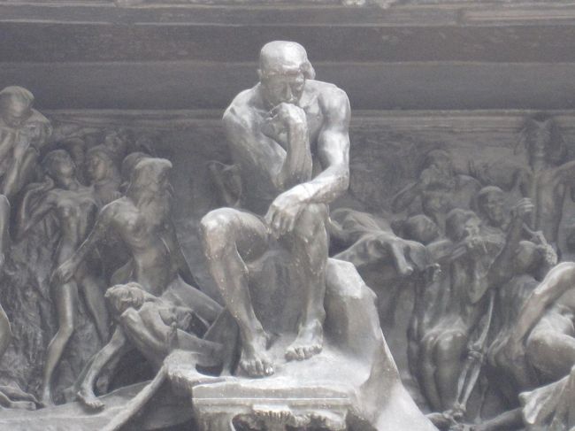 地獄の門の「考える人」モチーフ