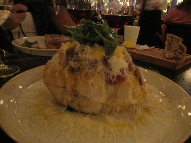 長女の頼んだ膨らんだピザ生地の中にマグロが隠れてます<br /><br />これが一番正解でした