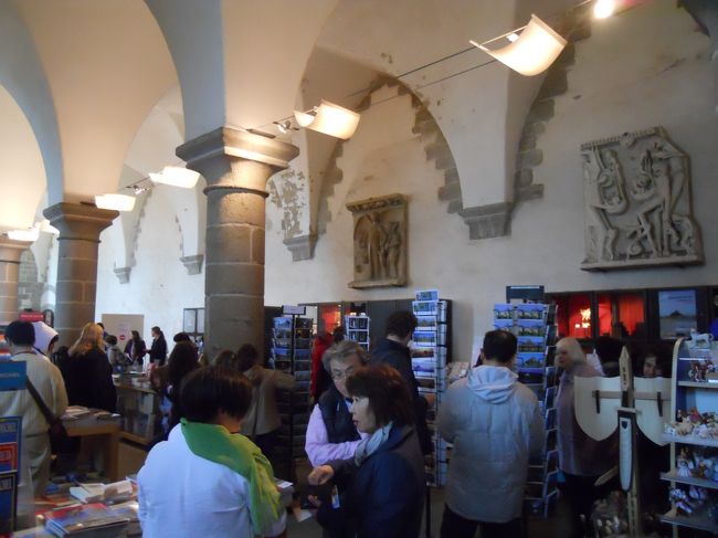 修道院の司祭館で、おみやげ売り場