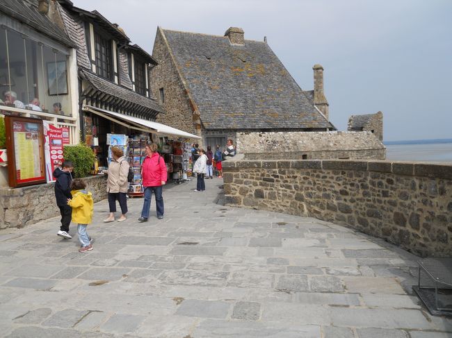 半月塔とプクル塔