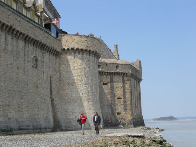 時間がまだあるので、島の周りを１周することにしました。<br />半月塔とブクル塔