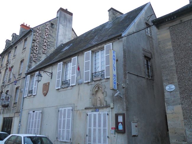 バイユーのユースホステルの道路側