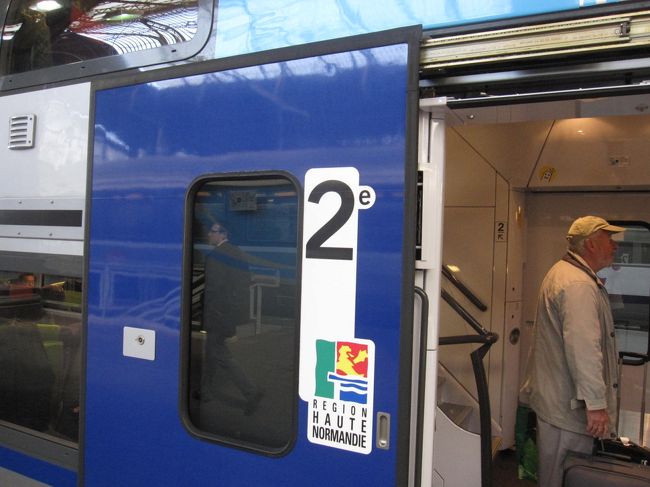 2等車です　<br /><br />昔は日本にも1等車、2等車がありました<br />今はグリーン車と普通車となりましたが<br />