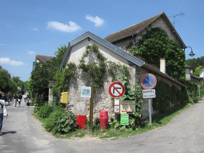 最高のお天気<br /><br />素晴らしい青空<br /><br />フランスの田舎町の風情を楽しみながらお散歩♪