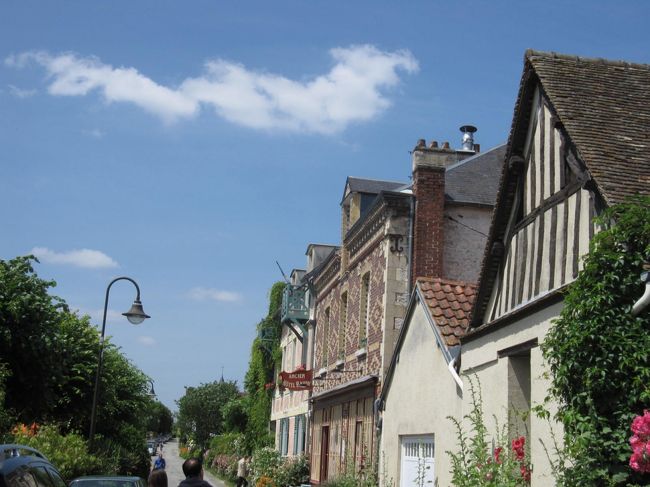 ホテルもあります<br /><br />途中オープンテラスの素敵なレストランもみかけました