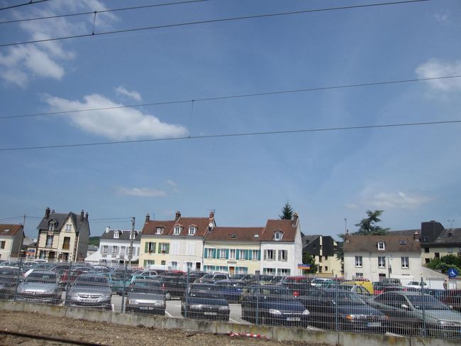 ホームから見えた街並み<br /><br />本当にきれいな青空でした