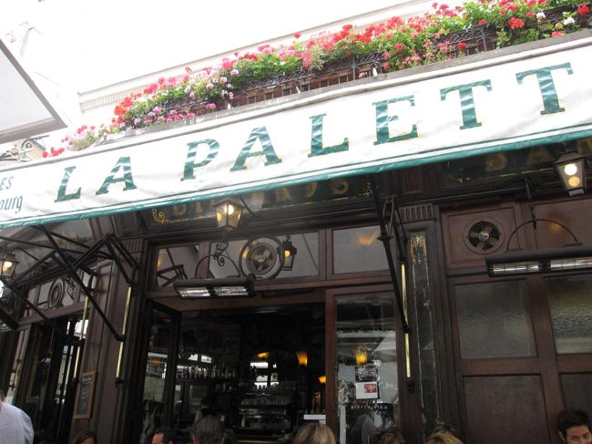 同じくSeine通り <br /><br />カフェ「La Palette」でランチ
