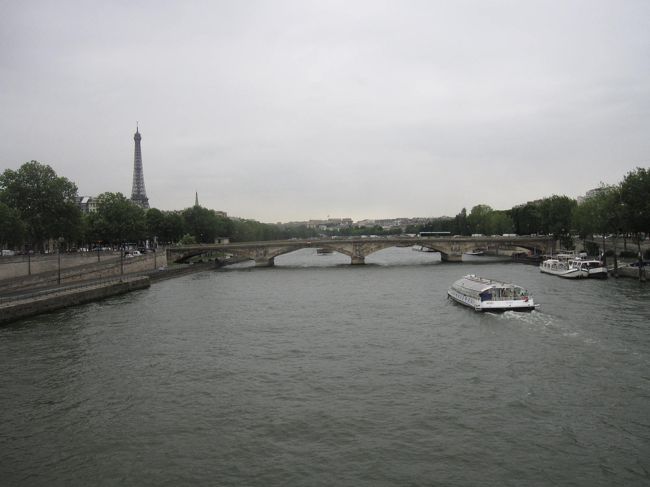 アレクサンドル三世橋からの眺め