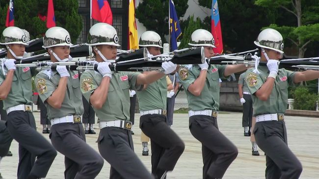 <br />普段平日の衛兵交代式　↓<br /><br />http://youtu.be/t19ZU_kz-WI<br /><br />↑前回　２００９年９月に撮影