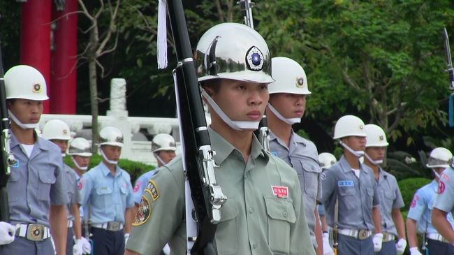 <br />グリーンの制服は　陸軍兵士