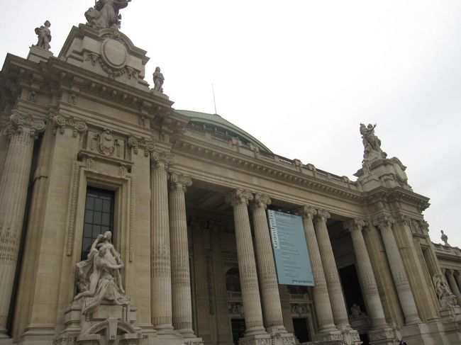 橋を渡ると　Grand Palais