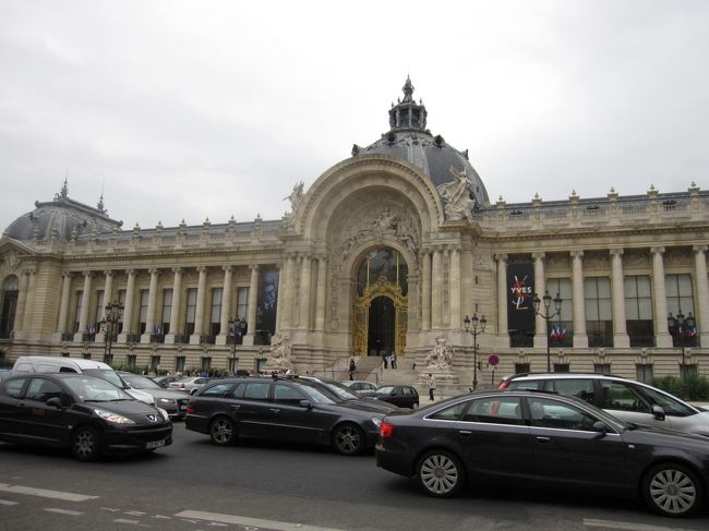 向かいは　Petit Palais