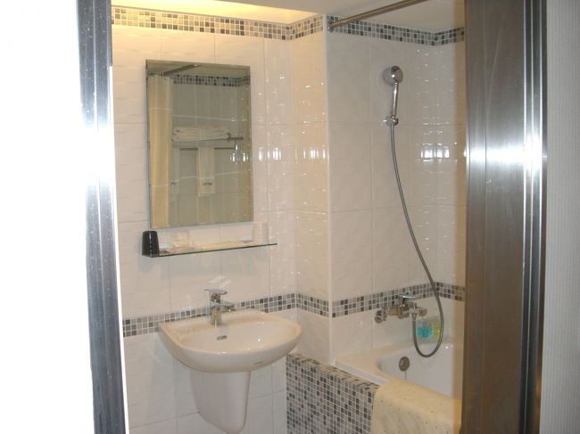 バスルームはだいたいどこも一緒ですね。<br />カビとかなくてきれいでした。