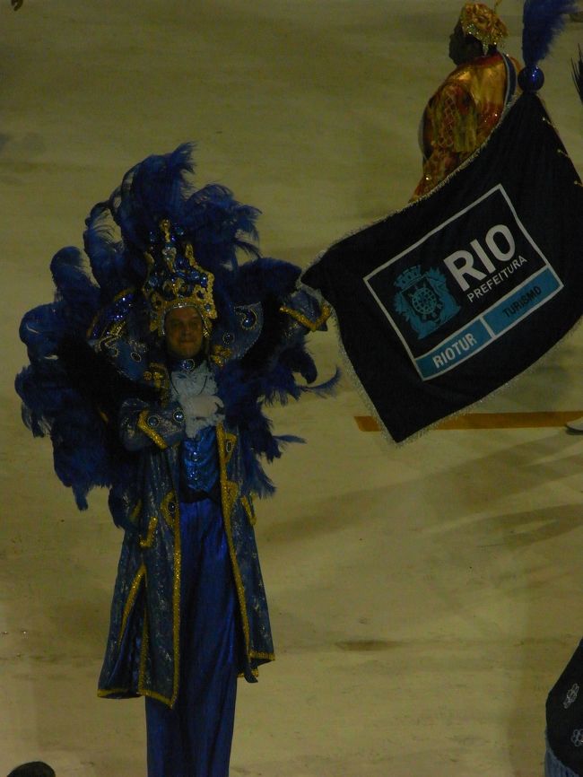 うわっーーーー。<br />会場のテンションも最高潮ヾ(*ΦωΦ)ﾉ　ﾋｬｯﾎｩ<br />自然に体が動いちゃうさ★<br /><br />美女、美男子多いっや。