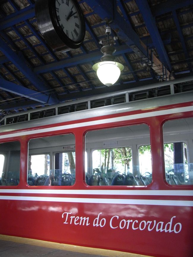 コルコバードの丘へ向かうロープーウェイ